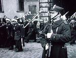 Warszawa, 1937 r. Chor. Bronis�aw Gadzin jako sztandarowy 14 Pu�ku U�an�w Jaz�owieckich podczas uroczysto�ci wr�czenia bu�awy marsza�kowskiej gen. Edwardowi �mig�emu-Rydzowi (fot. udost�pni�: Krzysztof Go�dzik).
