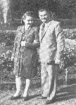 �ukasz Ciepli�ski z �on� Jadwig� w 1946 r. (fot. za: Jakimek-Zapart E., Nie mog�em inaczej �y�... Grypsy �ukasza Ciepli�skiego z celi �mierci, Krak�w 2008, s. 21).