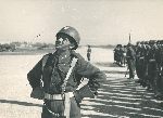 Ppor. Zbigniew �urowski w szeregach 12 Pu�ku U�an�w Podolskich po powrocie z niewoli niemieckiej w 1945 r. (widoczna odznaka pami�tkowa 14 Pu�ku U�an�w Jaz�owieckich i baretka Orderu Wojennego "Virtuti Militari" (fot. udost�pni�: Krzysztof Go�dzik).