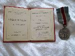Medal "Za udzia� w wojnie obronnej 1939" wraz z legitymacj� przyznany Stanis�awowi Gosowi 25 stycznia 1984 r. (pami�tki ze zb. rodzinnych).