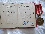 Medal Zwyci�stwa i Wolno�ci 1945 r. wraz z legitymacj� przyznany Stanis�awowi Gosowi 15 marca 1976 r. (pami�tki ze zb. rodzinnych).