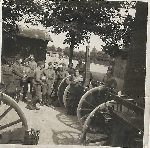 W�adys�aw Popek w�r�d �o�nierzy 17 pu�ku artylerii lekkiej (fot. ze zb. rodzinnych). 