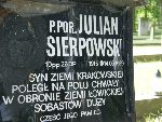 Julian Sierpowski upami�tniony na imiennej tablicy epitafijnej na jednej z mogi� cmentarza wojennego w Kompinie (fot. http://staahoo.blox.pl).