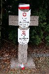 Kpt. Emil Moczy�ski upami�tniony na imiennej tabliczce epitafijnej na jednej z mogi� zbiorowych kwatery wojennej na cmentarzu parafialnym w Kie�pinie. Stan na 13. 11. 2016 r. (fot. Tomasz Krzy�anowski).