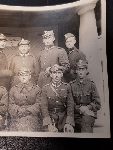 Por. Ernest Angelo (siedzi drugi z prawej) jako dow�dca 5 kompanii 28 pu�ku piechoty w �odzi, 1 pa�dziernika 1925 r. (fot. ze zb. rodzinnych).