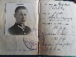 Legitymacja oficerska Stanis�awa Plichty wystawiona przez 10 pu�k piechoty, po 1933 r. (dok. ze zb. rodzinnych, fot. Marcin Chy�ek).