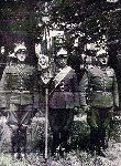 Poczet sztandarowy przed Pomnikiem Poleg�ych w koszarach na Ja�owcu w drugiej po�owie lat trzydziestych.Pierwszy od prawej st.wachm.Micha� Skopowski.
