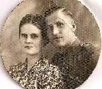 Por. Bronis�aw Sa�uda z �on�. 
Zdj�cie wykonane ju� po mobilizacji(w mundurze polowym). 
�owicz, maj 1939r. 
Fotografia ze zbior�w rodzinnych.