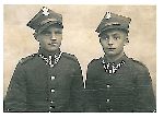 Antoni Pfl�gel (z prawej) jako �o�nierz Wojska Polskiego (fot. ze zb. rodzinnych).