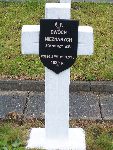 Franciszek Jurek upami�tniony (jako NN) na imiennej tabliczce epitafijnej na jednej z mogi� zbiorowych cmentarza wojennego w Sochaczewie - Trojanowie, Al. 600-lecia. Stan z dn. 20. 10. 2009 r. (fot. Izabela Kardialik).