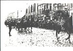 Ppor. Bogdan Ginter na czele 72 Kompanii Karabin�w Maszynowych i Broni Towarzysz�cych podczas defilady w 1939 r. (fot. ze zb. rodzinnych). 