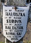 Tadeusz Ha�uszka, upami�tniony na imiennej tablicy epitafijnej na cmentarzu wojennym w Budach Starych. Stan z 2005 r.