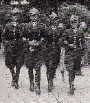 Truskawiec, 1939 r. Ppor. Zbigniew Panesz (drugi z prawej) ekipie 14 Pu�ku U�an�w Jaz�owieckich podczas zawod�w je�dzieckich (fot. udost�pni�: Krzysztof Go�dzik).