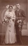 Por. Wac�aw Chojna w dniu �lubu z Mari� z Dzikiewicz�w, Inowroc�aw, listopad 1934 r. (fot. z archiwum rodzinnego, za: Lawacz-Sampanis A. M., Biografie powsta�c�w - major Wac�aw Chojna ps. "Horody�ski", oprac. M. Janaszek-Seydlitz, [w:] Strona internetowa Stowarzyszenia Pami�ci Powstania Warszawskiego 1944, http://www.sppw1944.org/biografie/chojna.html).