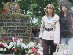 Rodzina Antoniego Haj�asza na cmentarzu w Dobrzykowie.