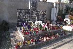 Listopadowy dzie� na zbiorowej mogile wojennej, w kt�rej spoczywa m.in. pp�k Zdzis�aw Chrz�stowski – cm. rz.kat. pw �w. Rocha w �odzi. (fot. Zbigniew Adamas)