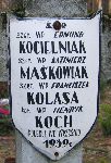 Edmund Kocielniak upami�tniony na imiennej tabliczce epitafijnej na jednej z mogi� cmentarza wojennego w Radziwi�ce. Stan z dn. 25. 12. 2004 r. (fot. Marcin Prengowski).