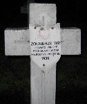 Stanis�aw �uczak upami�tniony (jako Stanis�aw �uczek) na imiennej tabliczce epitafijnej na jednej z mogi� zbiorowych cmentarza wojennego w Sochaczewie - Trojanowie, Al. 600-lecia. Stan z dn. 18 maja 2005 r. (fot. Marcin Prengowski).