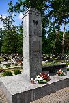 Pomnik ku czci �o�nierzy Wojska Polskiego poleg�ych we wrze�niu 1939 r. wystawiony w obr�bie kwatery wojennej na cmentarzu parafialnym w G�binie, ul. Cmentarna - miejsca spoczynku st. strz. Edmunda Hy�ego (fot. udost�pni�: Stanis�aw Hy�y).