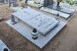Gr�b rodzinny na cmentarzu parafialnym w Rogo�nie - miejsce poch�wku Jana �wiatowca. Stan po modernizacji w maju 2014 r. (fot. Urz�d Gminy w Rogo�nie, http://old3.rogozno.pl/pl/aktualnosci/nowy-nagrobek-plk-swiatowca.html).