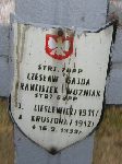 Jan Cie�lewicz upami�tniony na imiennej tabliczce epitafijnej na jednej z mogi� zbiorowych kwatery wojennej na cmentarzu parafialnym w Rybnie. Stan z dn. 2 czerwca 2005 r. (fot. Marcin Prengowski).