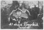 Gr�b �o�nierzy polskich na cmentarzu w dzie� Wszystkich �wi�tych - 1941 r. (�r�d�o: http://dawneglowno.webpark.pl/fot12.htm)