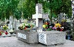 Mogi�a zbiorowa ofiar wrze�nia 1939 r. - Cmentarz w P�ocku przy Al. Kobyli�skiego. W�r�d poleg�ych piloci - ppor. Kazimierz Stangret i kpr. Janusz Sawicki. Stan z dn. 03.08.2006r. (fot. Krzysztof Wi�niewski / www.plock24.pl)