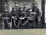 Jan Grzegorowski (siedzi drugi z prawej) w czasie odbywania zasadniczej s�u�by wojskowej w 60 pu�ku piechoty (1927 r.) (fot. ze zb. rodzinnych).