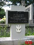 Tadeusz Jan Ko�odzi�ski upami�tniony (jako Tadeusz Kolodzi�ski) na imiennej tabliczce epitafijnej na jednej z mogi� zbiorowych kwatery wojennnej na cmentarzu parafialnym w Skierniewicach, ul. Kozietulskiego. Stan z dn. 25. 06. 2011 r. (fot. Tomasz Karolak).