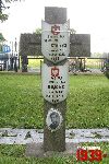 Por. Stefan Jan D�bek upami�tniony (jako Jan Stefan D�bek) na imiennej tabliczce epitafijnej na jednej z mogi� zbiorowych kwatery wojennej na cmentarzu parafialnym w Kie�pinie. Stan z dn. 10 wrze�nia 2011 r. (fot. Tomasz Karolak).
