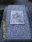 Mieczys�aw Adamiak upami�tniony na tablicy epitafijnej na mogile indywidualnej w obr�bie kwatery wojennej na cm. parafialnym w Kutnie, ul. Cmentarna. Stan z dn. 01. 08. 2011 r. (fot. Rafa� J�wiak).