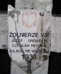 Czes�aw Paterek upami�tniony na imiennej tabliczce epitafijnej na jednej z mogi� zbiorowych cmentarza wojennego w Sochaczewie - Trojanowie, Al. 600-lecia. Stan z 2005 r. (fot. Marcin Prengowski).