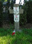 St. wachm Tomasz Dylak upami�tniony (b��dnie jako Franciszek) na tabliczce epitafijnej na jednej z mogi� zbiorowych kwatery wojennej na cmentarzu parafialnym w Kie�pinie. Stan z dn. 21 lipca 2018 r. (fot. Bogus�aw Tomaszewski).