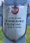 Mieczys�aw Kowalkiewicz, upami�tniony na imiennej tablicy epitafijnej na kwaterze wojennej na cmentarzu rzymskokatolickim w Rybnie. Stan z 2005r.