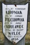 Walenty Nylec upami�tniony na imiennej tabliczce epitafijnej na jednej z mogi� zbiorowych kwatery wojennej na cm. parafialnym w Juliopolu. Stan z dn. 25. 12. 2004 r. (fot. Marcin Prengowski).