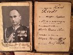Ksi��eczka wojskowa mjr. dypl. Karola Riedla z czas�w s�u�by na stanowisku szefa wydzia�u Wojskowego Biura Historycznego w Warszawie (dok. ze zb. rodzinnych).