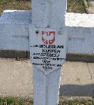 Tabliczka epitafijna Boles�awa Kustera na kwaterze wojennej w Sochaczewie, ul. Traugutta (fot. 2005).