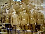 Stefan Mi�tkiewicz w�r�d �o�nierzy 61 pu�ku piechoty (fot. ze zb. rodzinnych).
