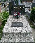 Mogi�a/gr�b rodzinny por. Eugeniusza Nowakowskiego, Cmentarz „Emaus” parafii rzymskokatolickich pw. �wi�tego Ducha oraz Chrystusa Dobrego Pasterza w �owiczu, ul. Mickiewicza. (ze zbior�w rodziny Becmer / fotografia opublikowana na www.sh10pp.fora.pl)