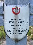 Roman Nowacki, upami�tniony na imiennej tablicy epitafijnej na kwaterze wojennej na cmentarzu rzymskokatolickim w Rybnie. Stan z 2005r.