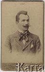 Emil Karol Redych, ojciec Tadeusza W�adys�awa, Ryga, ok. 1900 r. (fot. L. von Wirschikowski; zbiory Archiwum Fotografii O�rodka KARTA, Pogotowie Archiwalne , sygn. OK_029159 [udost�pni�a El�bieta S�awikowska], http://foto.karta.org.pl/fotokarta/OK_029159.jpg.php).