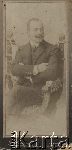 Emil Karol Redych, ojciec Tadeusza W�adys�awa, Krak�w, ok. 1915 r. (fot. Bernard Henner; zbiory Archiwum Fotografii O�rodka KARTA, Pogotowie Archiwalne , sygn. OK_029160 [udost�pni�a El�bieta S�awikowska], http://foto.karta.org.pl/fotokarta/OK_029160.jpg.php).