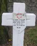 Por. Pawe� Gross upami�tniony na imiennej tabliczce epitafijnej na jednej z mogi� zbiorowych cmentarza wojennego w Sochaczewie - Trojanowie, Al. 600-lecia. Stan z dn. 15 stycznia 2005 r. (fot. Marcin Prengowski).