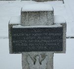 Mieczys�aw Kozanecki upami�tniony (jako Mieczys�aw W��-Kozanecki) na tablicy epitafijnej na jednej z mogi� zbiorowych kwatery wojennej na cm. parafialnym w Rawie Mazowieckiej, ul. Tomaszowska. Stan z dn. 20. 02. 2011 r. (fot. Mariusz Kwapisz).