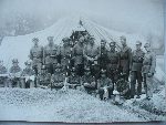 Sier�. J�zef Puchalski (stoi sz�sty z prawej) w�r�d �o�nierzy 70 pu�ku piechoty na poligonie w Biedrusku w lipcu 1932 r. (fot. ze zb. rodzinnych).