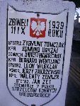 St. wach. Andrzej Wawrzyniak upami�tniony na imiennej tablicy epitafijnej na mogile zbiorowej na cm. parafialnym w G�ownie. Stan z dn. 06. 08. 2012 r. (fot. B�a�ej Kucharski).