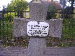 Jan Matejski upami�tniony na imiennej tablicy epitafijnej na mogile zbiorowej na cm. wojennym w Starym Waliszewie. Stan z dn. 28.08.2012 r. (fot. B�a�ej Kucharski).