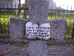 Strz. Roman �ykowski upami�tniony na imiennej tablicy epitafijnej na mogile zbiorowej na cm. wojennym w Starym Waliszewie. Stan z dn. 28.08.2012 r. (fot. B�a�ej Kucharski).