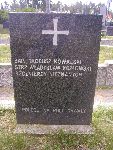 Sap. Tadeusz Kowalski upami�tniony na imiennej tablicy epitafijnej na mogile zbiorowej w obr�bie kwatery wojennej �o�nierzy Wojska Polskiego na cm. parafii rzymskokatolickiej pw. �w. Macieja Aposto�a i �w. Ma�gorzaty w Bednarach. Stan z dn. 06.09.2012 r. (fot. B�a�ej Kucharski).
