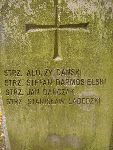 Strz. Stanis�aw �ab�dzki upami�tniony na imiennej tablicy epitafijnej na mogile zbiorowej na cm. wojennym w Kompinie. Stan z dn. 15.09.2012 r. (fot. B�a�ej Kucharski).